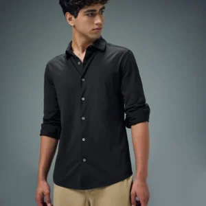 P828Black_1 Men Solid Regular Fit Spread Collar Casual Shirt with COTFLEX