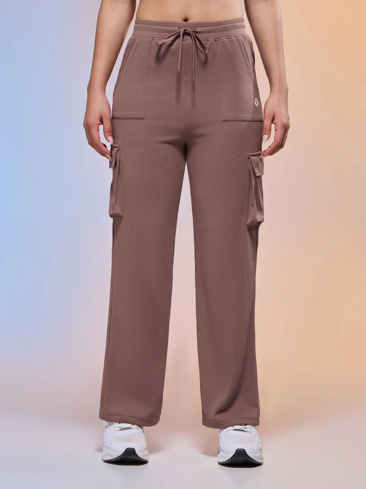 Women’s Solid Straight Fit Cargo Trackpants with TECHNOCOOL Share - Image 3