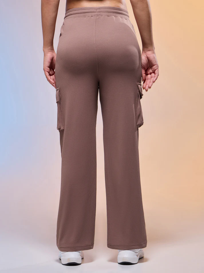 Women’s Solid Straight Fit Cargo Trackpants with TECHNOCOOL Share - Image 2